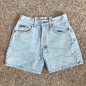 CALVIN KLIEN JEAN SHORTS MOM FIT